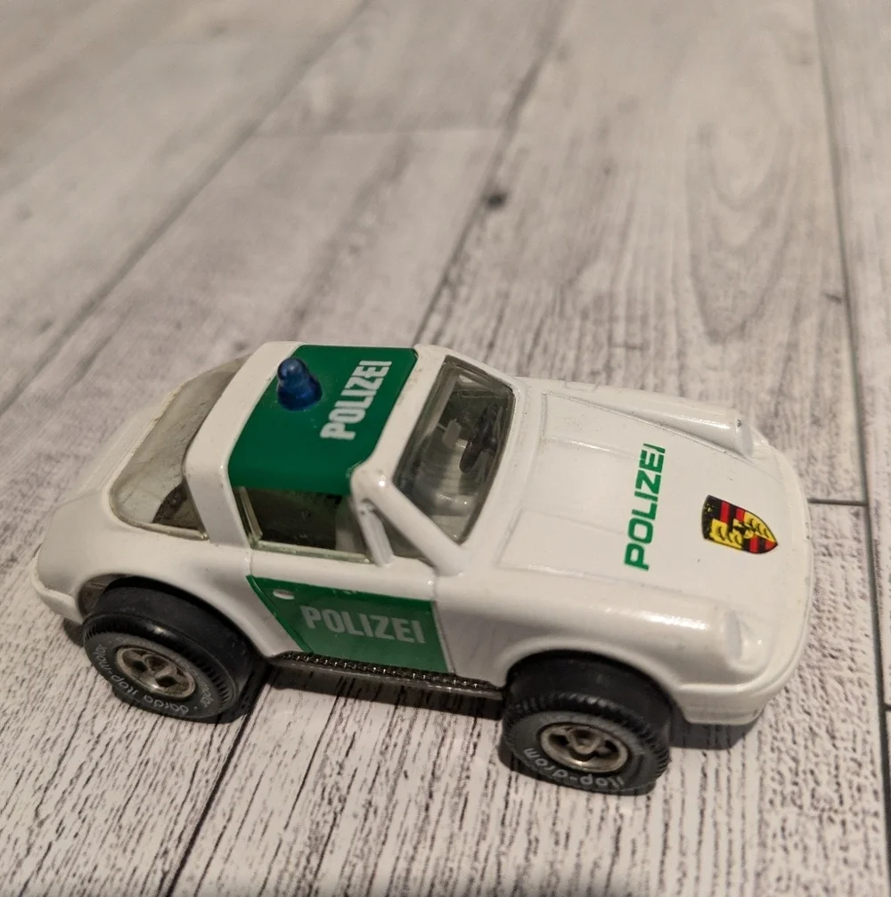 White and Green Polizei Friccion Toy Car